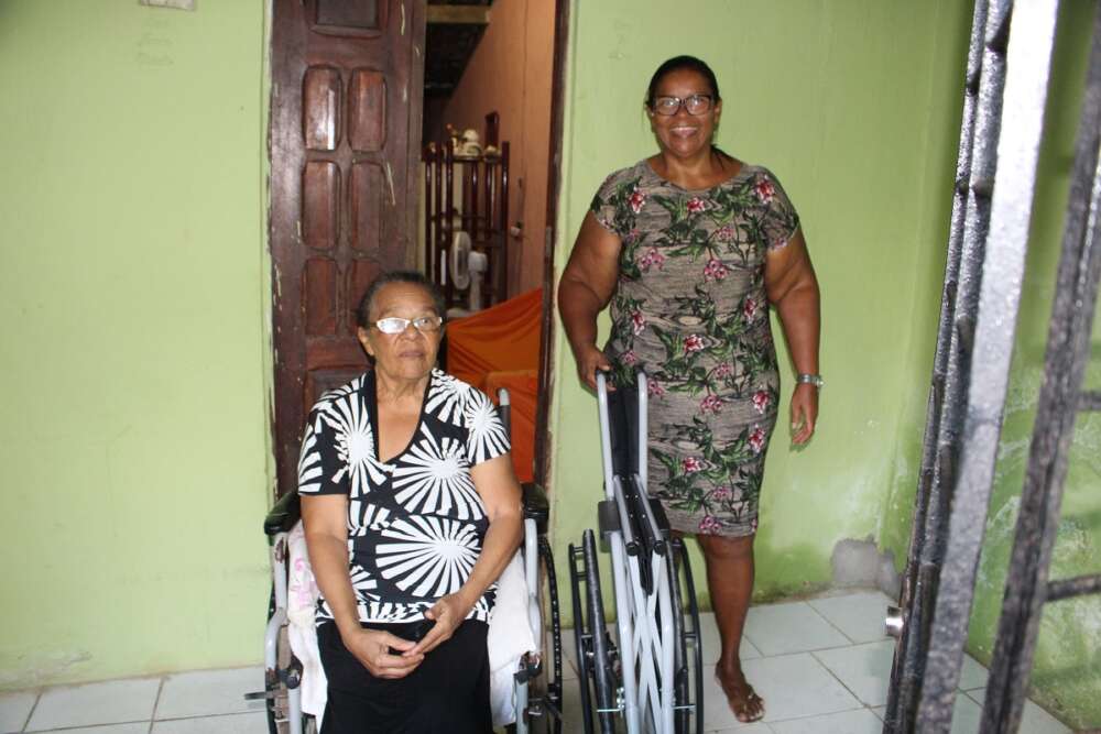 Projeto caminhar, do vereador Deoclécio, entrega novas cadeiras de roda em Ipojuca