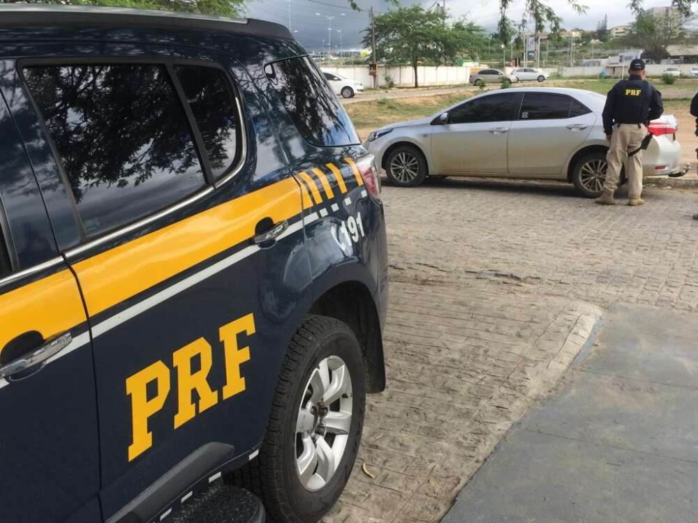 Homem é detido com carro de luxo roubado na BR 104, em Caruaru
