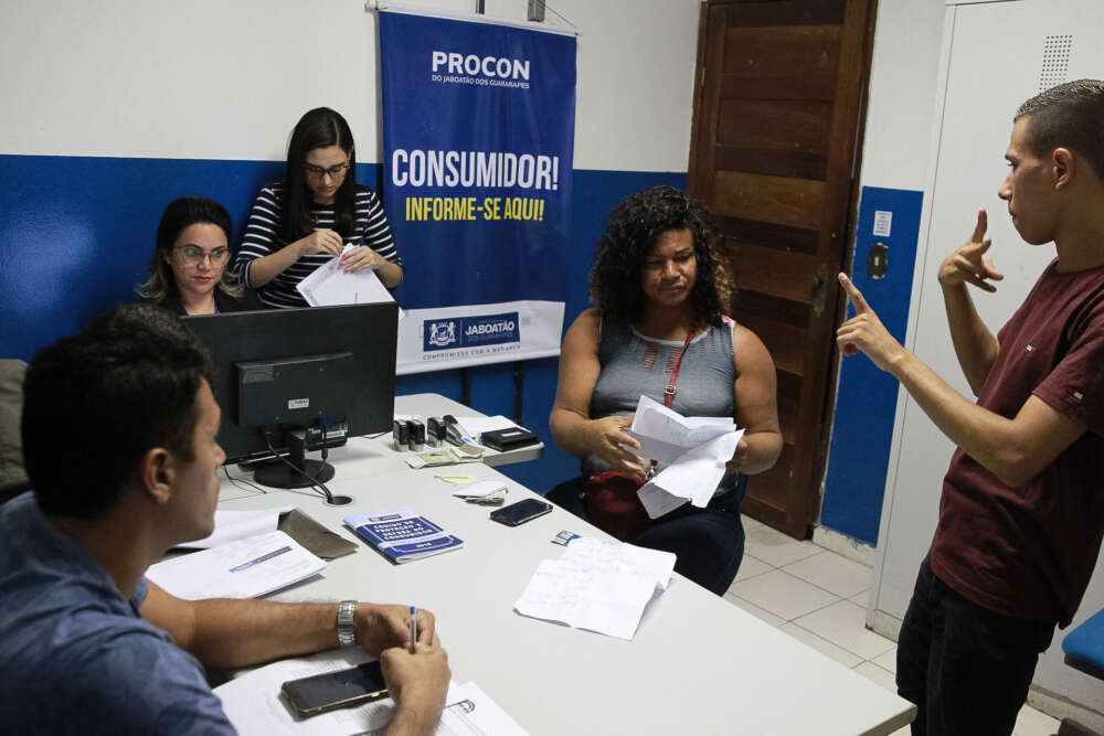 Procon Jaboatão disponibiliza intérprete de Libras em audiências entre consumidores e empresas