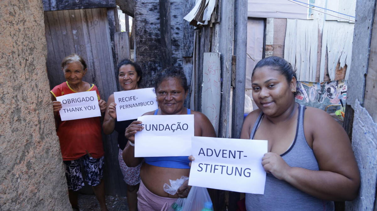 Sabonete, sabão em barra, detergente líquido, papel higiênico e água sanitária estão entre os itens do kit