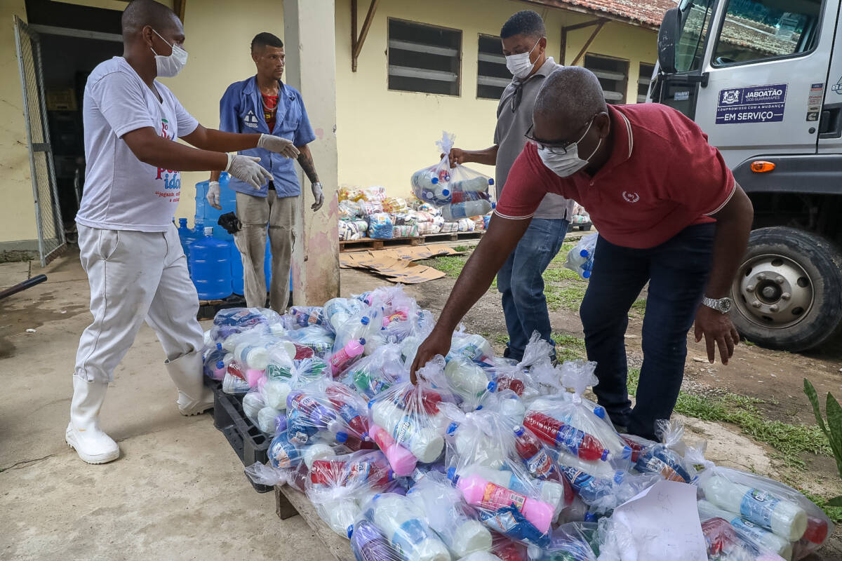 Prefeitura do Jaboatão doa 4 toneladas de alimentos e produtos de limpeza a abrigos de idosos