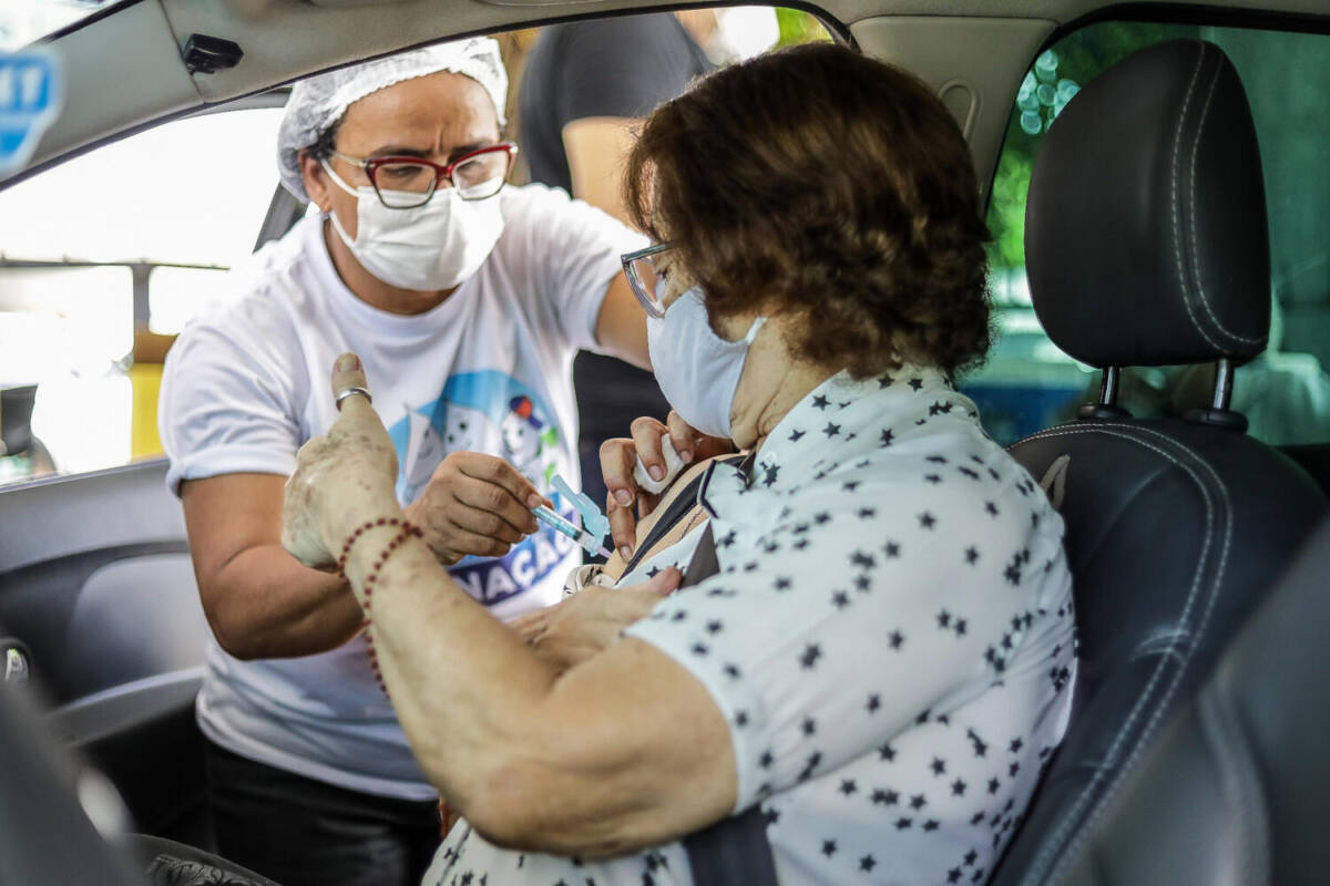 Jaboatão abre cadastramento para idosos com 74 anos para vacinação contra Covid-19