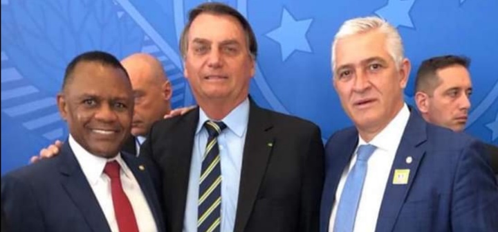 Deputado Ossesio junto com presidente Bolsonaro em encontro com Bancada Evangélica