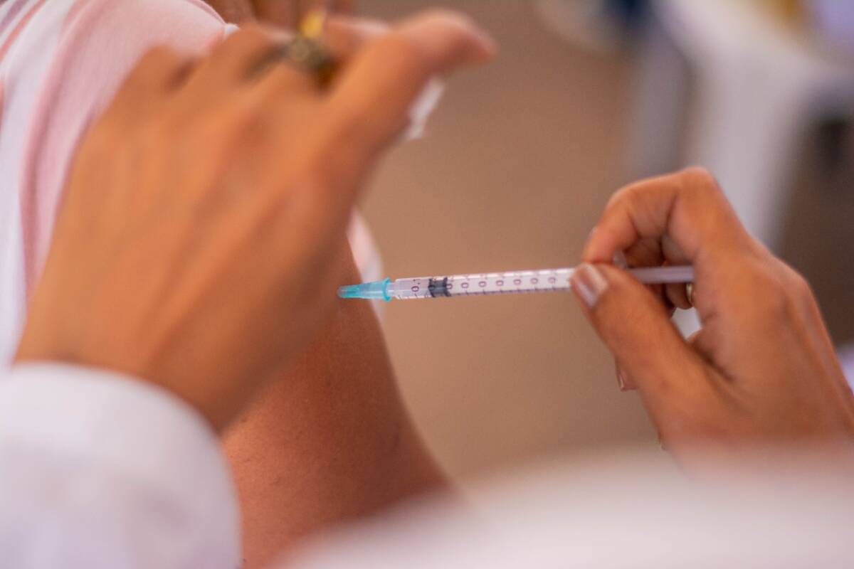 Cabo terá vacinação de 39+ durante o feriado de aniversário da cidade e imunização contra H1N1 no Mercadão