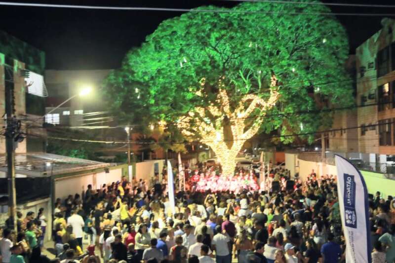 Cantata Natalina reúne famílias na Rua da Árvore, no Jaboatão