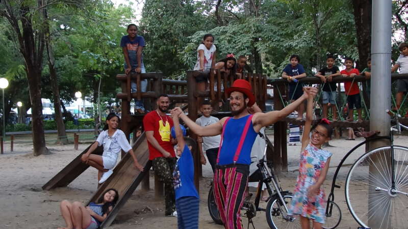 Parque da Jaqueira e Recife Antigo ganham show gratuito de mágica com bike gigante